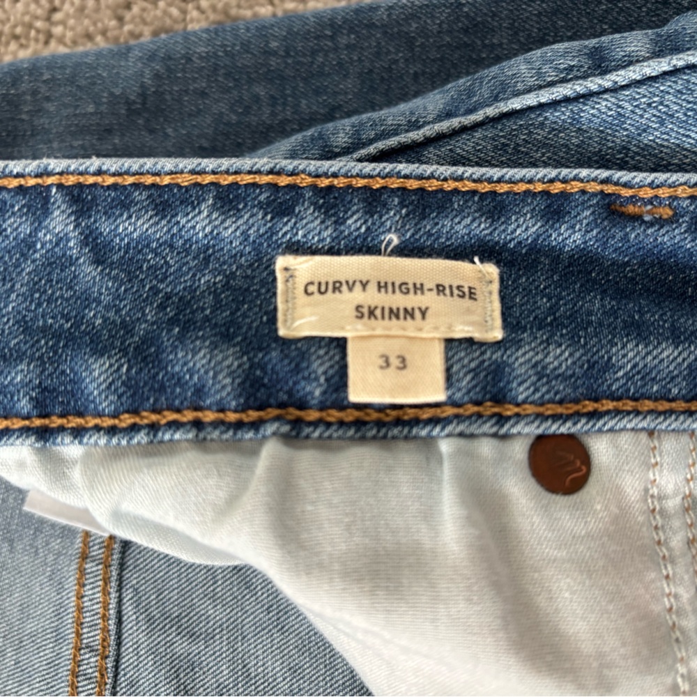 Curvy High Rise Skinny Size 33 - Picture 3 of 4